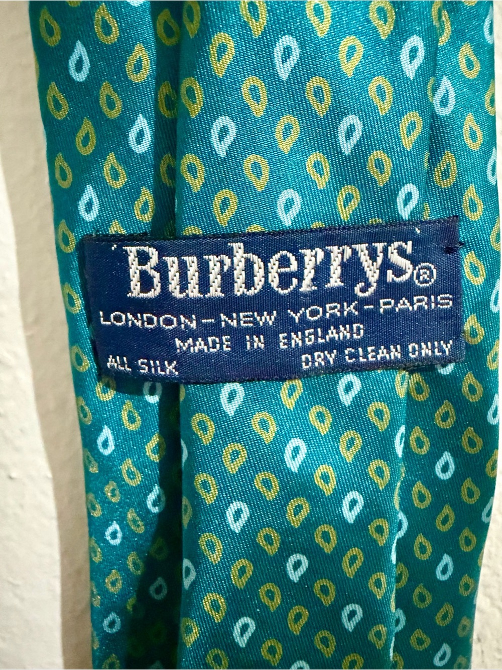Vintage pre-1999 Burberrys Green Patterned 100% Silk Tie